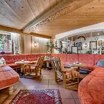 Hotel Almhof 4*