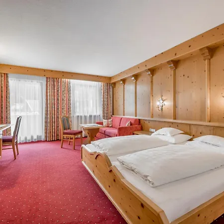 Almhof Szálloda 4*