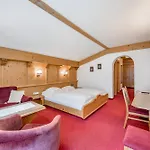 Hotel Almhof 4*