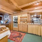 Almhof Hotel 4*